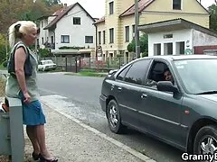 PUTA LOCURA Vollbusige süße papa fikt tochter Teen nimmt ihren ersten Bukkake