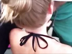 Japanischer Dreier vater fickt eigene tochter goldener Bikini-Spaß