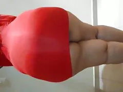 Busty Latina Deepthroats vater fickt tochter videos einen langen weißen Schwanz auf der Couch