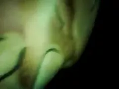 Brünette Babe ist Wassergöttin vater fickt frau und tochter