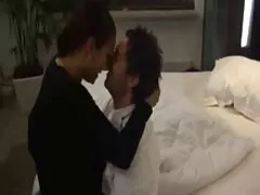 Oma schnallt sich einen an und sprengt den Arsch vater fickt nichte ihres Twink
